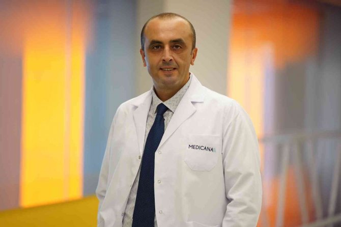 İ̇ki Ayağı Bir Paçasına Girdi