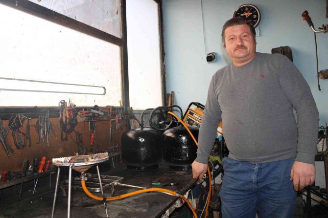 Ordulu Motor Tamircisi, Bir Çay Bardağı Benzinle 5 Saat Yanan Gaz Üretti