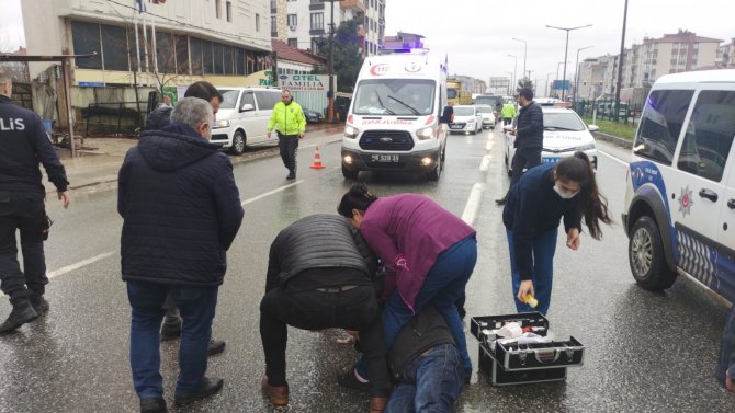 Baba Oğula Hafif Ticari Araç Çarptı: 2 Yaralı