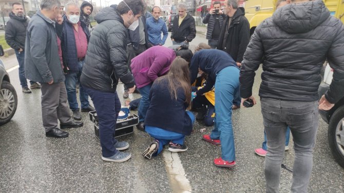 Baba Oğula Hafif Ticari Araç Çarptı: 2 Yaralı