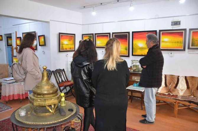 Sarı Renk Hayranı Ressam 37. Kişisel Sergisinin Kapılarını Açtı