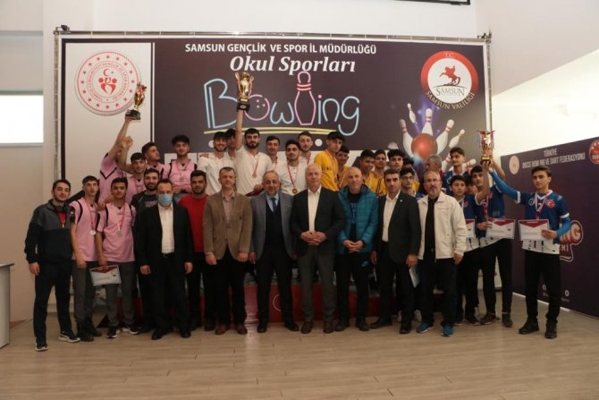 Liselerarası Bowling Türkiye Şampiyonası’nın Kazananlar Kupalarını Aldı