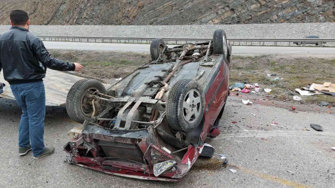 Hastaneye Hasta Götürürken Otomobiliyle Takla Attı: 2 Yaralı