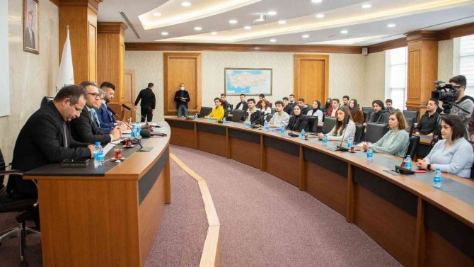 Rektör Aksoy: “Önceliğimiz Öğrencilerimizin Geleceğini Düşünmek”