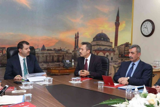 Sivas’ta Eğitim Yatırımları Ele Alındı