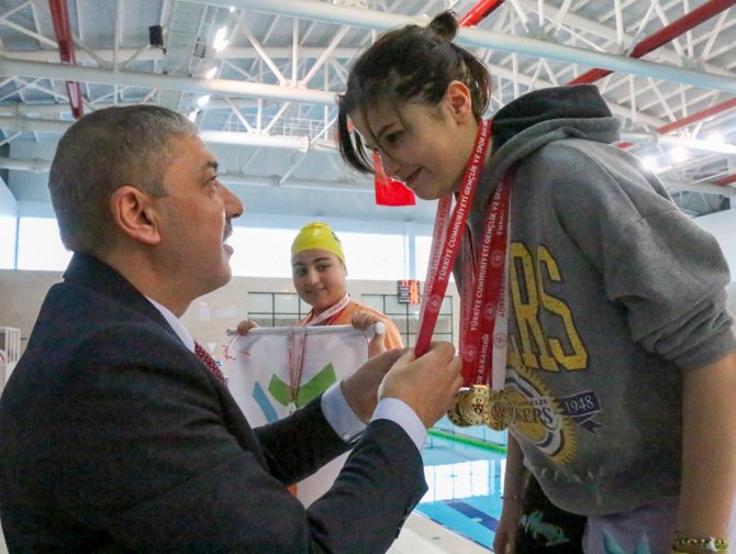 Yüzme Yarışları Büyük Heyecana Sahne Oldu
