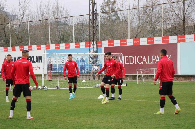 Fuat Çapa: "Ümraniyespor Maçı Ligin En Önemli Maçı Olacak"