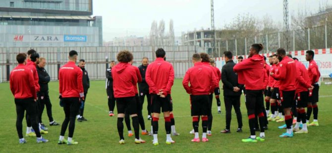 Fuat Çapa: "Ümraniyespor Maçı Ligin En Önemli Maçı Olacak"