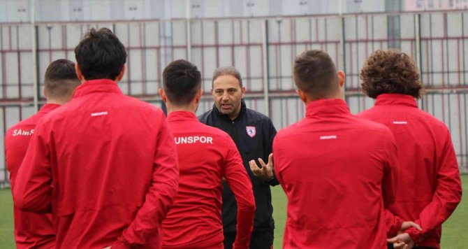 Fuat Çapa: "Ümraniyespor Maçı Ligin En Önemli Maçı Olacak"
