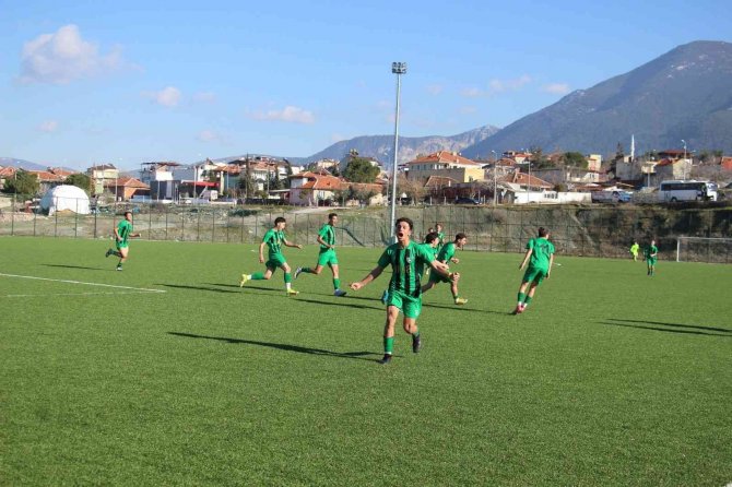 Denizlispor’un Gençleri Erteleme Maçlarında Menemen Engelini Rahat Geçti