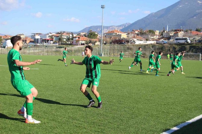 Denizlispor’un Gençleri Erteleme Maçlarında Menemen Engelini Rahat Geçti