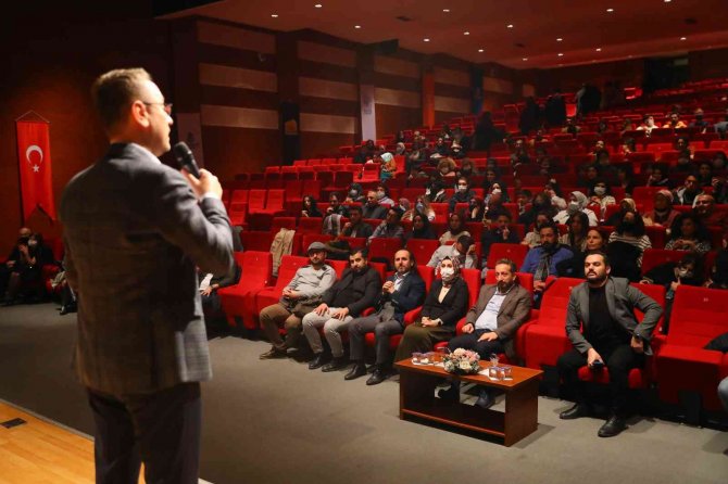 Başakşehir’de Sahneye İlk Adımı Atanlar Mezun Oldu