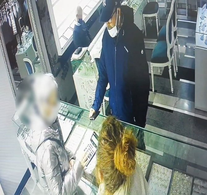 Turistleri Uyku İlacıyla Uyutup Soydular