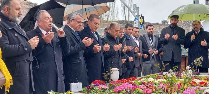 Tdp Genel Başkanı Sarıgül Eski Başbakanlardan Necmettin Erbakan’ı Kabri Başında Andı