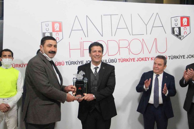 Döşemealtı Hipodrom Koşusunu ‘Kübra Hanım’ Kazandı