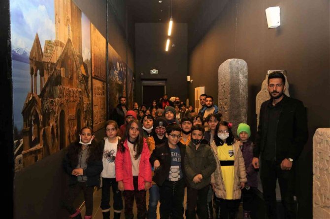 Tuşba Belediyesi Çocukları Müze İle Buluşturdu
