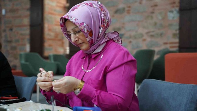 İ̇pek Kozaları Çiçek Oldu