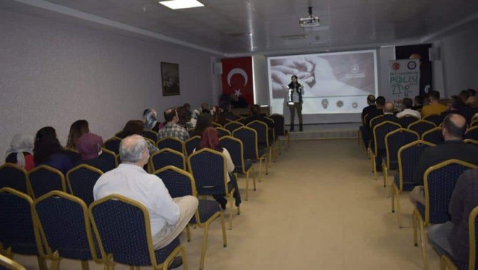 Yozgat Emniyetinden Milli Eğitim Personellerine Seminer