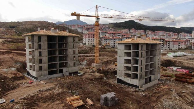 Akgedik’te Bloklar Yükseliyor