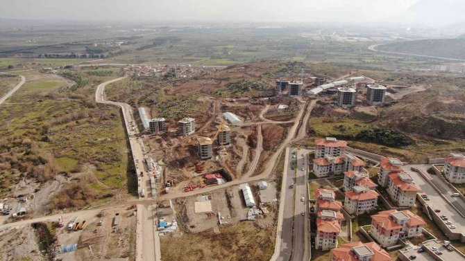 Akgedik’te Bloklar Yükseliyor