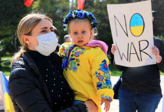 Ukraynalılar Gözyaşlarıyla Rusya’yı Protesto Etti