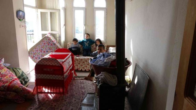 Evde Peş Peşe Çıkan Yangınlar Hayatlarını Kabusa Çevirdi
