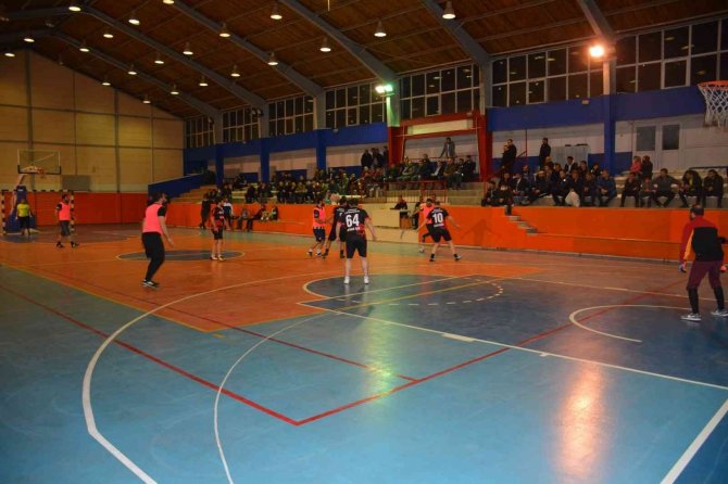 Emirdağ’da Futsal Turnuvası Devam Ediyor