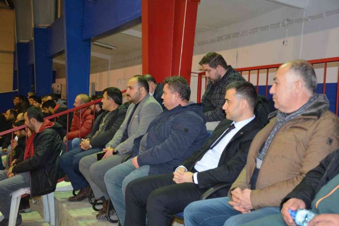Emirdağ’da Futsal Turnuvası Devam Ediyor