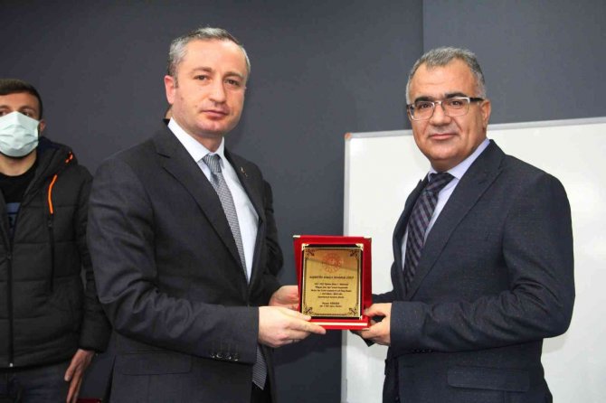 Ağrı Milli Eğitim Müdürü Kökrek, En Çok Kitap Okuyan Öğrencilerin Ödüllerini Verdi