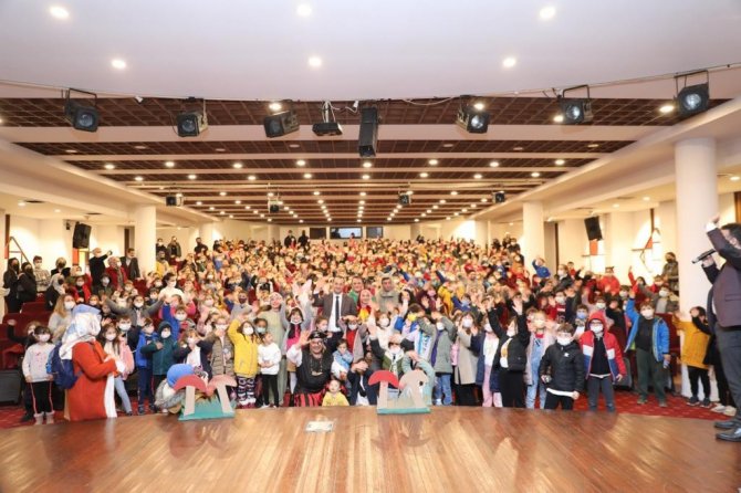 Akçaabat’ta Masallar Tiyatroda Anlatıldı