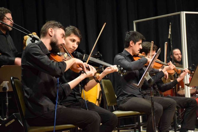 Akm’de ’Anadolu Müzik Topluluğu’ Konseri Gerçekleştirildi