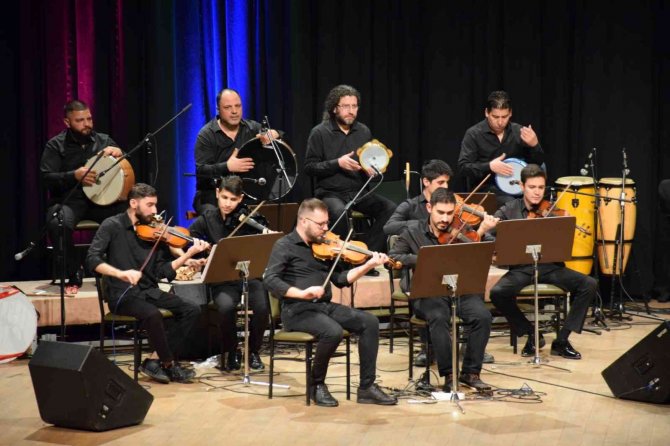 Akm’de ’Anadolu Müzik Topluluğu’ Konseri Gerçekleştirildi