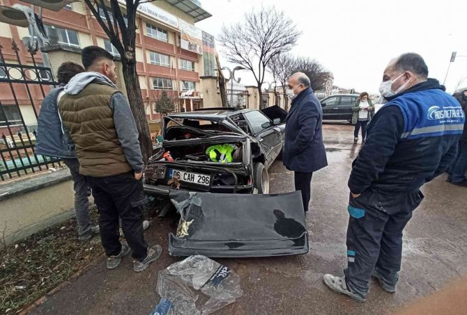 Başkent’te Çarpışan Araçlar İki Araca Daha Çarptı: 1 Yaralı
