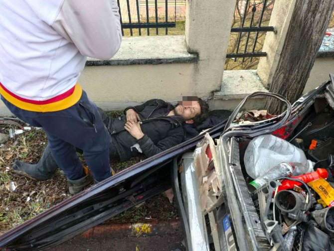 Başkent’te Çarpışan Araçlar İki Araca Daha Çarptı: 1 Yaralı