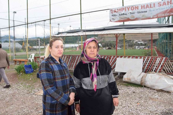 Halı Saha Yıkımında Gerginlik