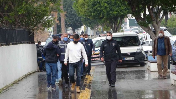 Manavgat’ta Yabancı Uyruklu 20 Kadın Fuhuş Batağından Kurtarıldı