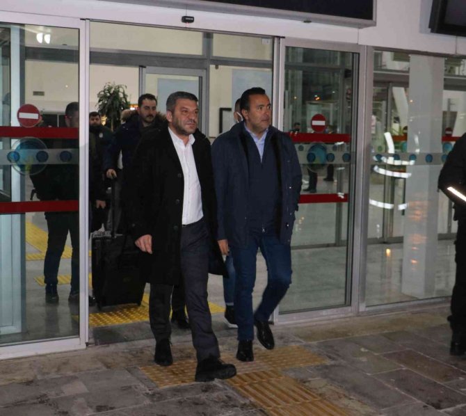 Beşiktaş Kafilesi 3 Saat Rötarın Ardından Sivas’a Ulaştı!