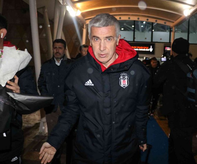 Beşiktaş Kafilesi 3 Saat Rötarın Ardından Sivas’a Ulaştı!