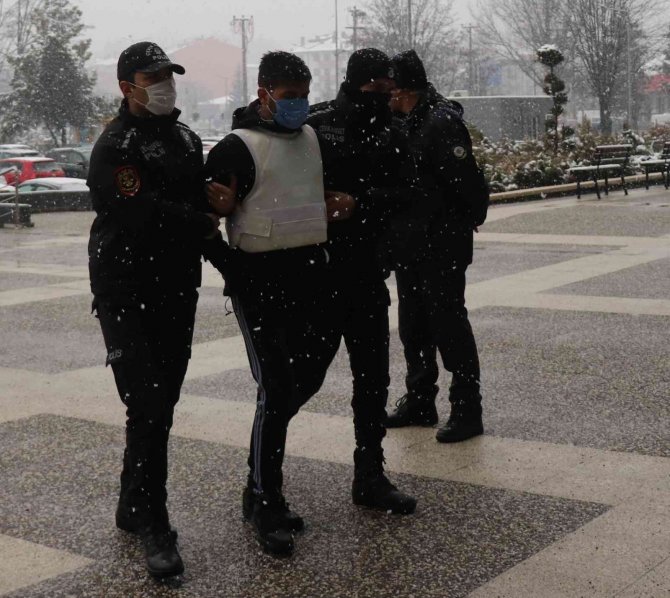 Eski Nişanlısının Evinde Karşılaştığı Genci Öldüren Zanlı Tutuklandı