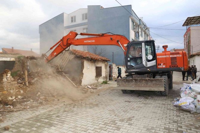 Metruk Binaların Yıkımı Başladı