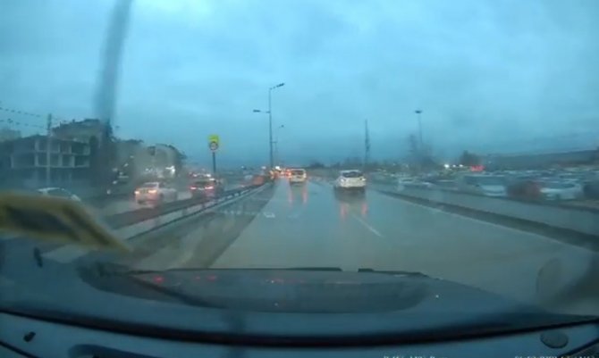 Bursa’da Kontrolden Çıkan Cipin Kaza Anı Kameraya Yansıdı