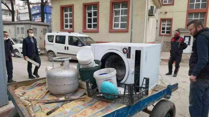 Kapı Önünden Çamaşır Makinesini Çalan At Arabalı 2 Kişi Yakalandı