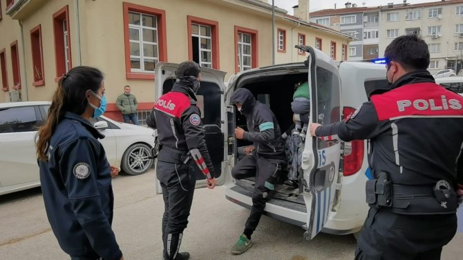 Kapı Önünden Çamaşır Makinesini Çalan At Arabalı 2 Kişi Yakalandı