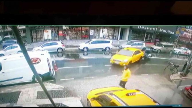 Ticari Taksi İle Motosikletin Çarpıştığı Anlar Kamerada
