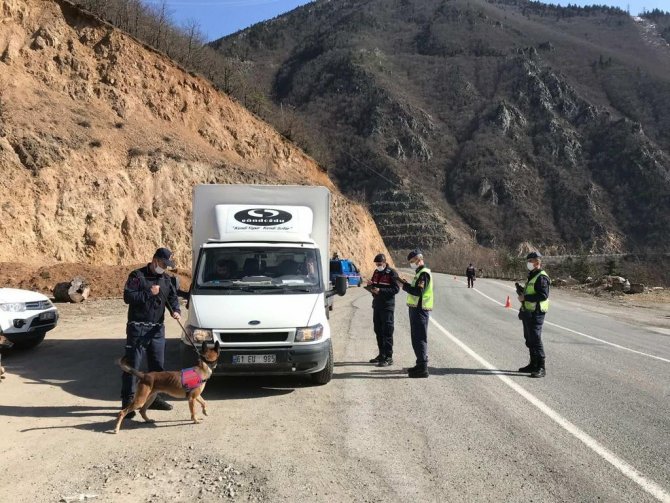 Polis Ve Jandarmadan “Düzensiz Göç İle Mücadeleye Yönelik Huzur” Uygulaması