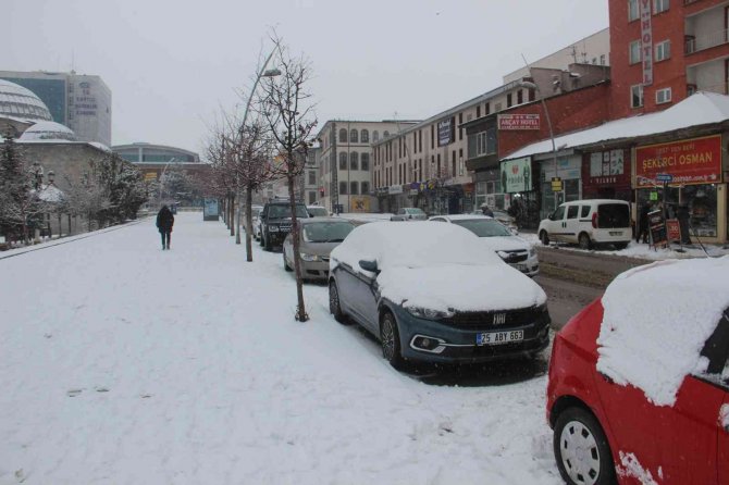 Erzurum’da Kış Geri Döndü