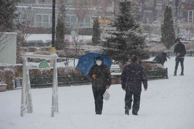 Erzurum’da Kış Geri Döndü