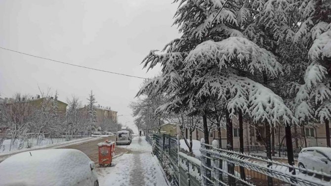 Eskişehir’in Yüksek Kesimlerinde Kar Etkili Oldu
