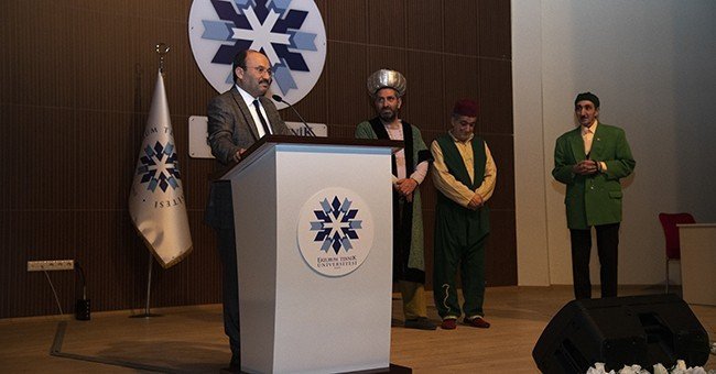 Etü’de Yeni Dönem Tiyatro Gösterisi İle Açıldı