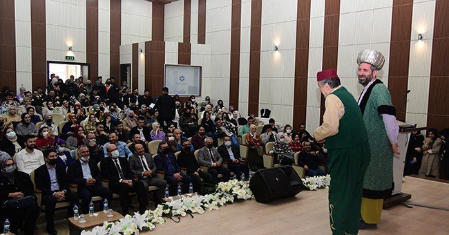 Etü’de Yeni Dönem Tiyatro Gösterisi İle Açıldı